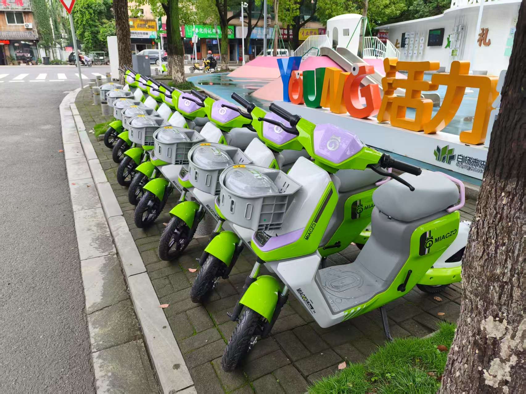 寧波江北街頭出現(xiàn)的喵走出行共享電單車 寧波江北街頭出現(xiàn)的喵走出行共享電單車